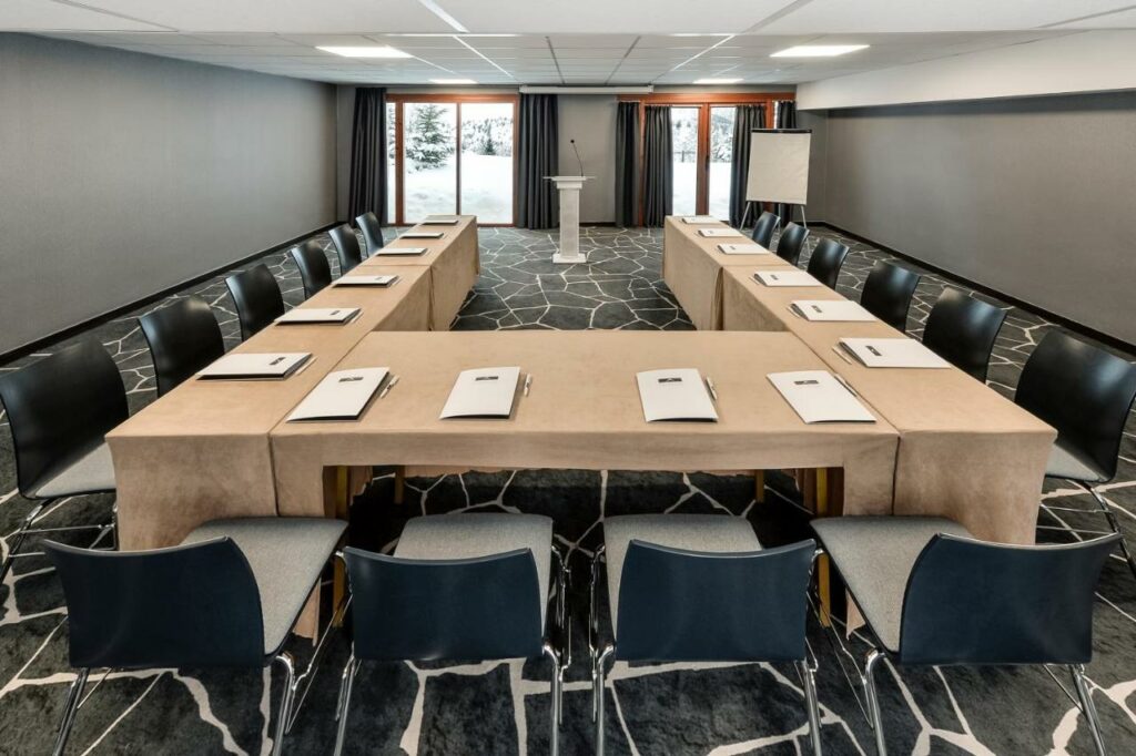 Salle de conférence avec moquette alliant confort et résistance