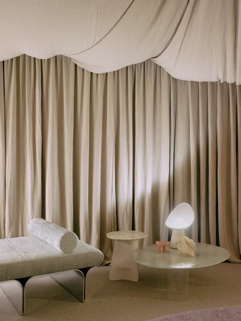 Détail de moquette en laine avec texture artisanale et durable