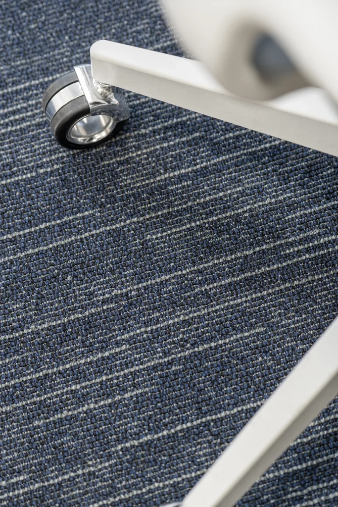 Détail des fibres en polyamide haute performance pour moquette de bureau