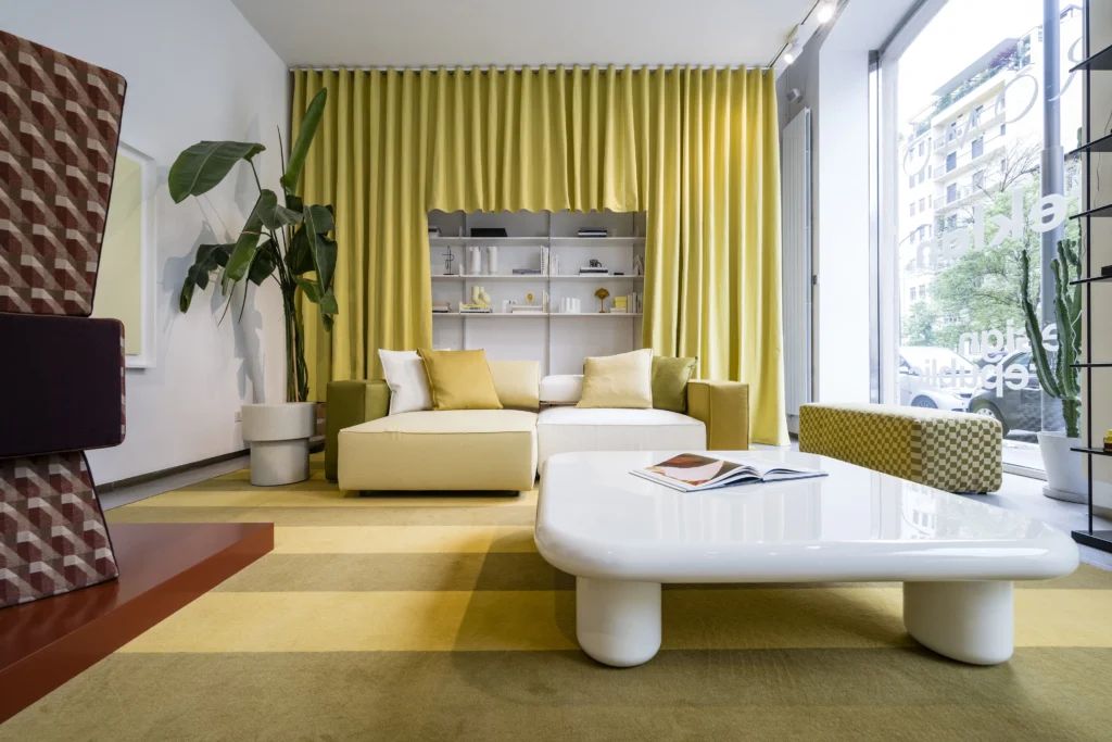 Boutique design avec sol en moquette personnalisée