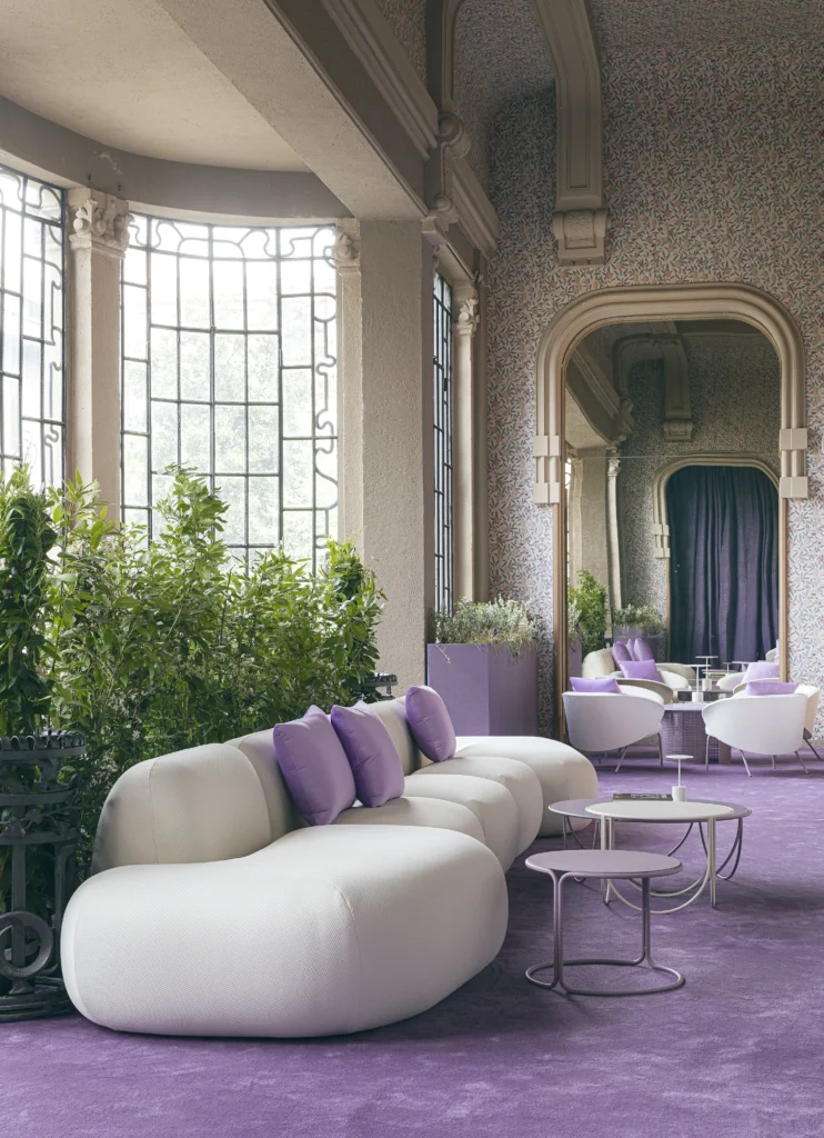 Lounge area with flame retardant carpet, offering acoustic comfort and unique style


