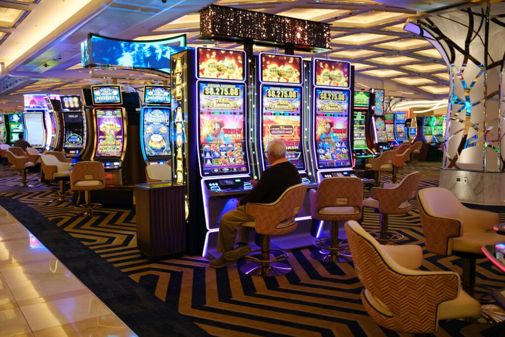 Sol en moquette à motifs géométriques pour un lounge de casino